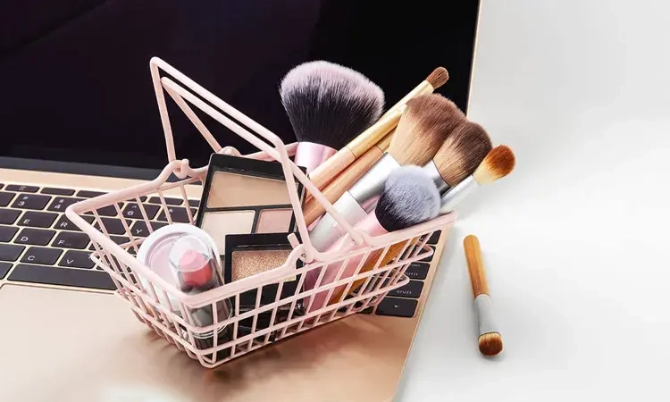 خرید آنلاین یا حضوری لوازم آرایشی؟ 